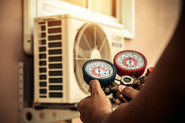 Professional Ac Installation technician working in Poneto, IN